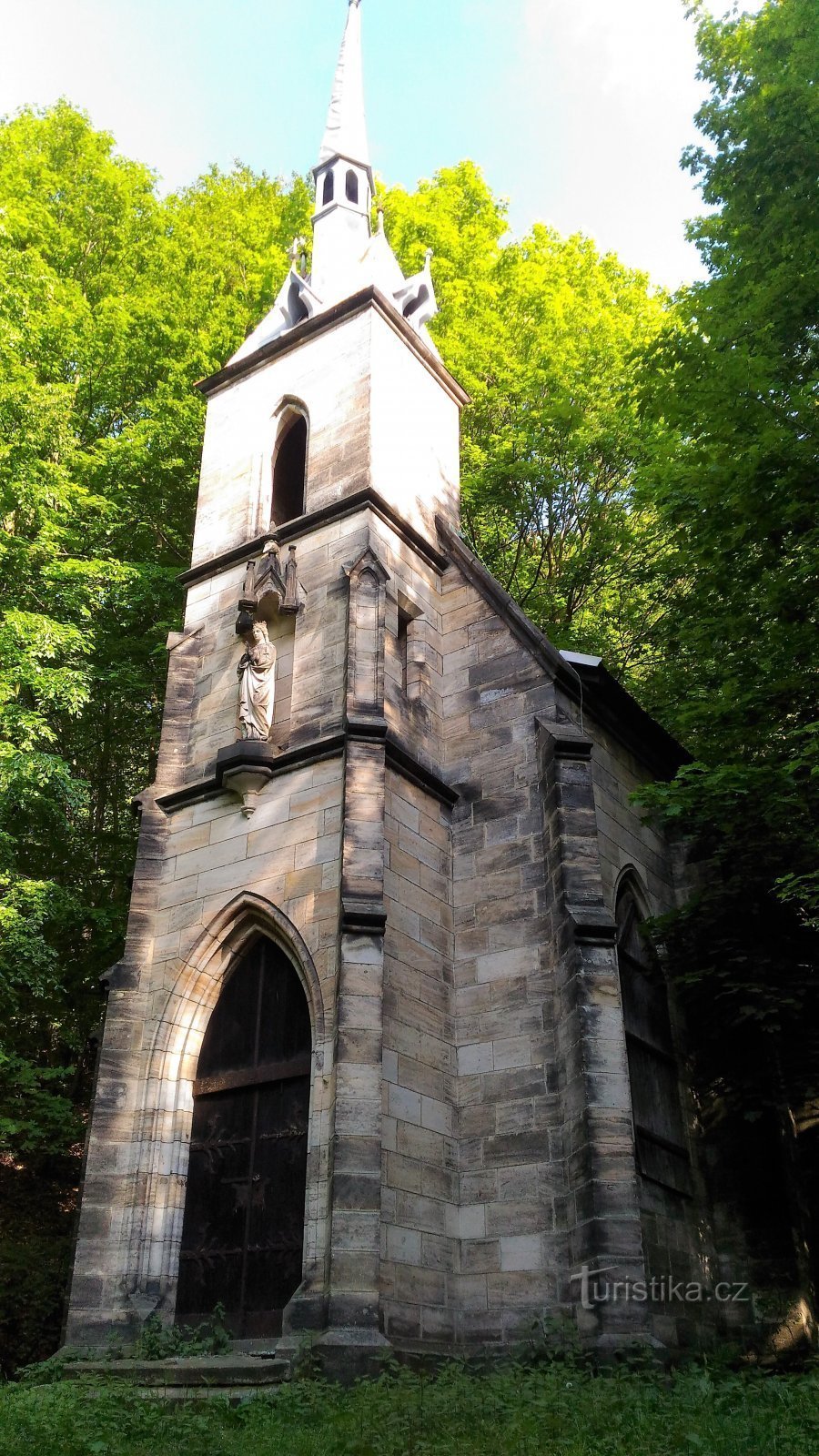 Capilla forestal de los Ledebours.