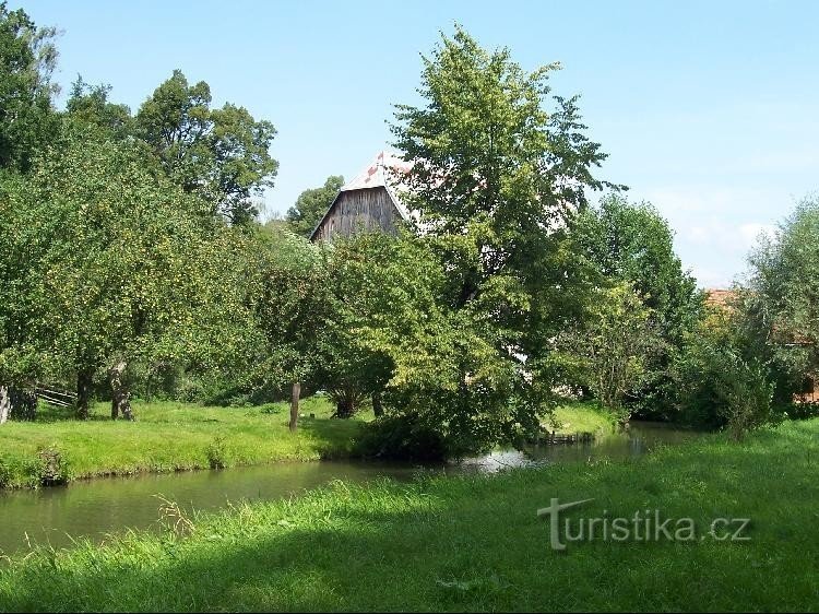 Waldmühle: Gebäude der Waldmühle in Bernartice