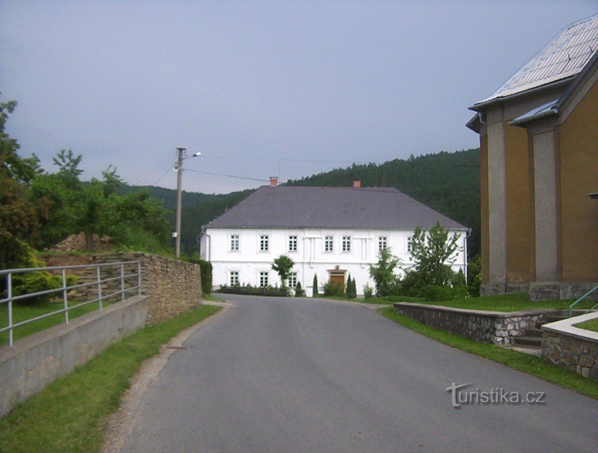 Lesnice - vista da rychta (castelo) na chegada de Zábřeh - Foto: Ulrych Mir.