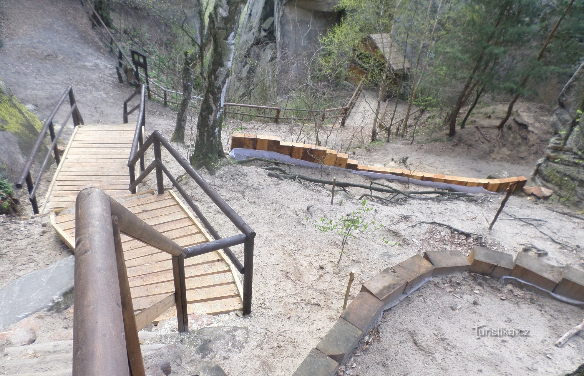 The foresters will open the Drábská světničky rock castle, they are preparing modifications there