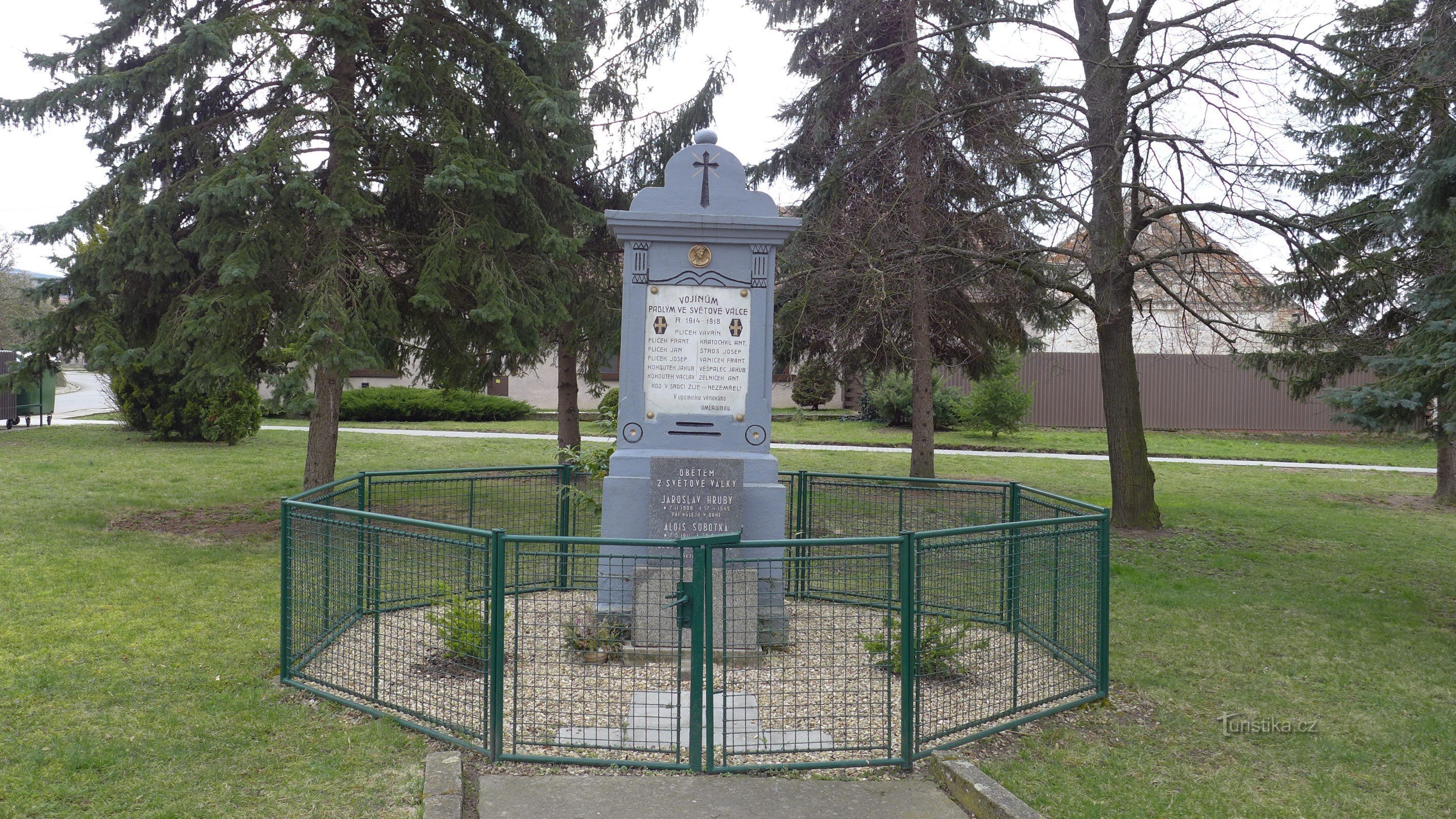 Lesonice - I. と II の記念碑。 世界大戦