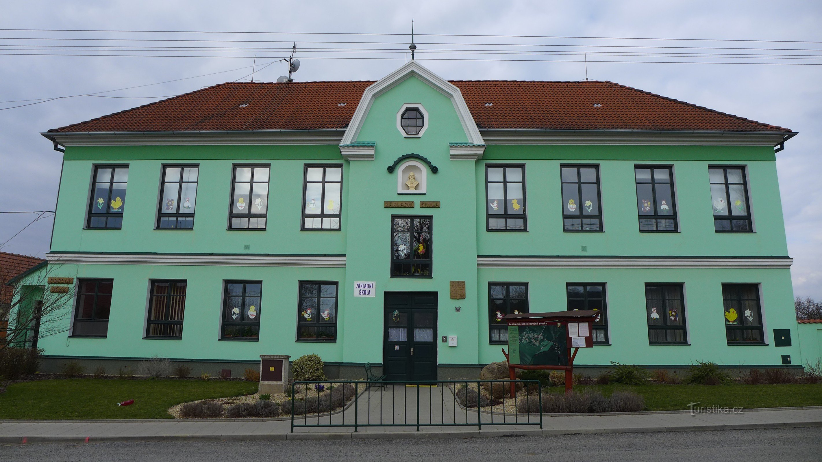 Lesonice - elementary school