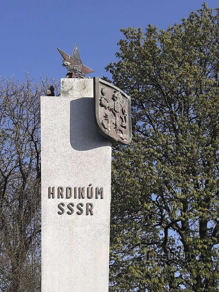 Leština - monumento aos HERÓIS da URSS - Героям CCCP