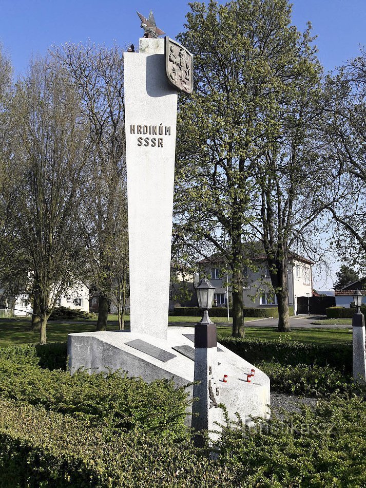 Leština - monument to HEROES of the USSR - Героям CCCP