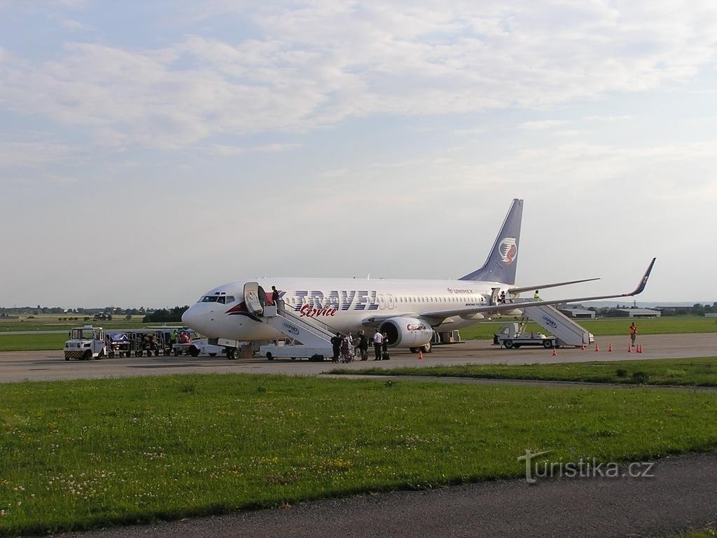Samolot firmy Travel Service na lotnisku Brno-Tuřany