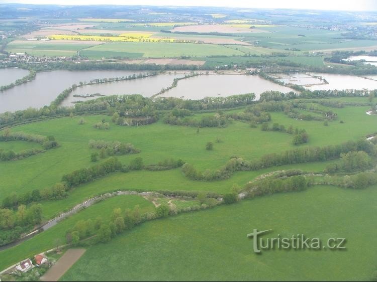 Luftaufnahme von Oderský rybník (dritter von links)