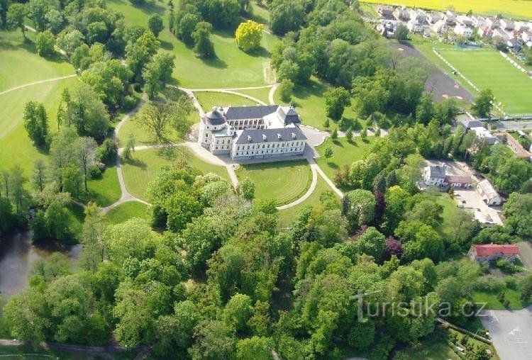 luchtfoto van het kasteel