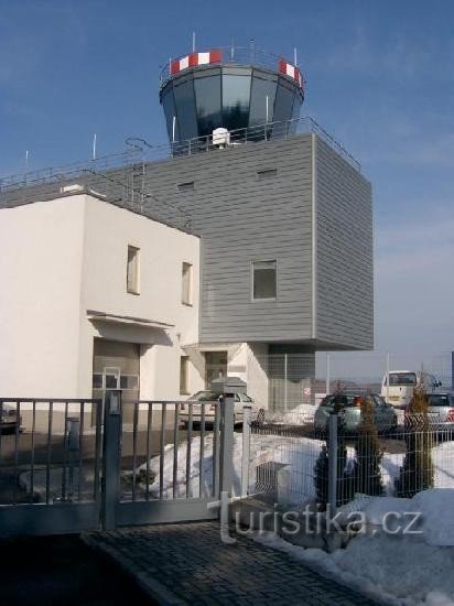 Аеропорт KV 1: Повітряний рух аеропорту в Карлових Варах розпочався 15 травня 1931 року. Kv