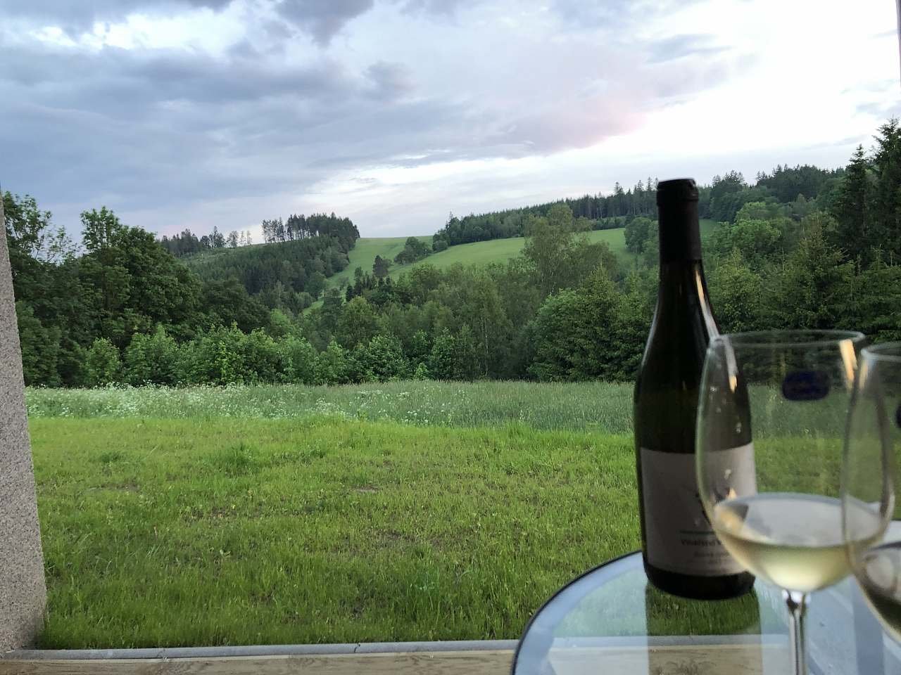 Letní výhled z terasy našeho apartmánu