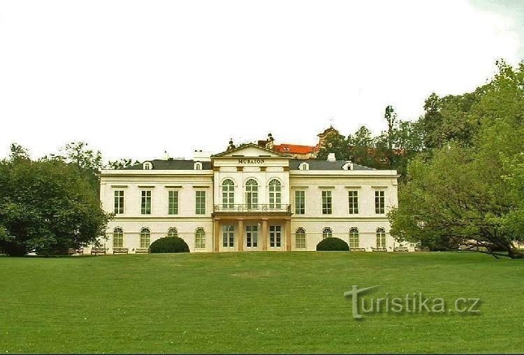Letohrádek Kinských: Letohrádek Kinských - empírová stavba z let 1827 až 1831 od