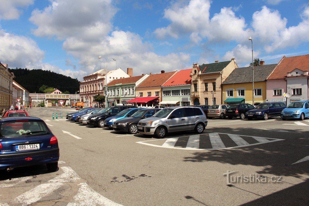 Letovice, severní strana náměstí