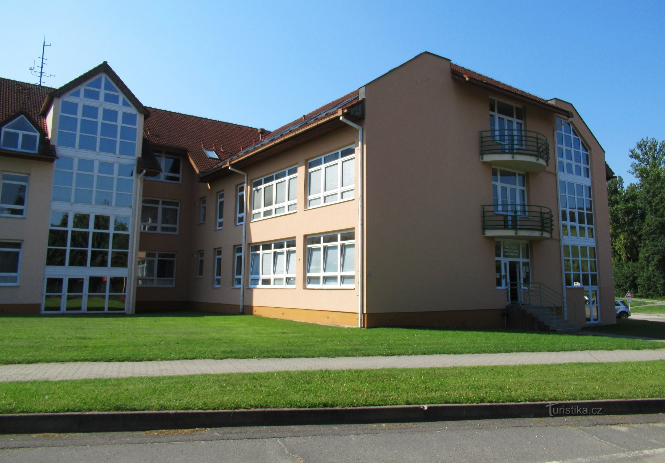 Alojamiento barato en Valaquia en Brumov - Albergue cerca de la escuela
