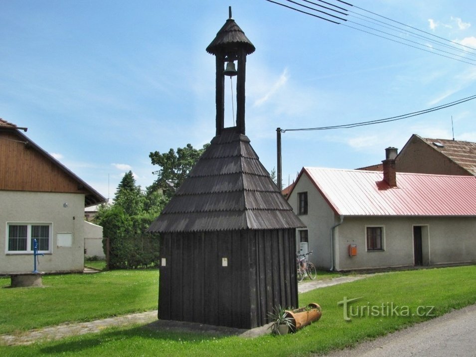 Lhota nad Moravou (Náklo) – hölzerner Glockenturm