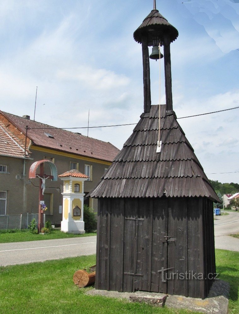 Lhota nad Moravou (Náklo) – klocktorn i trä