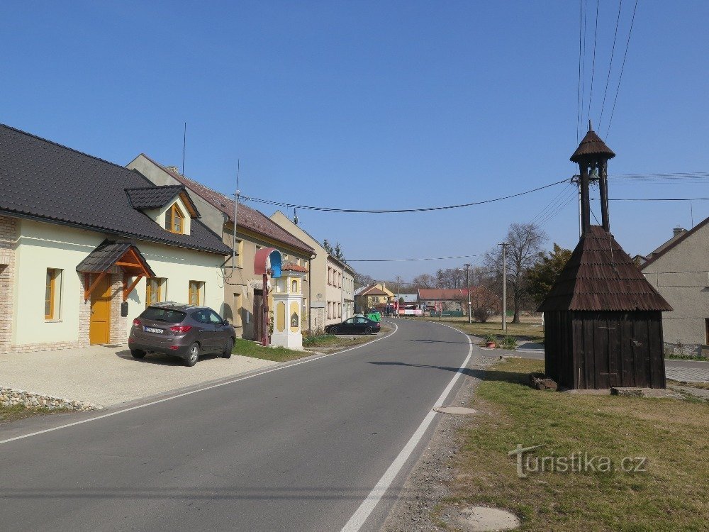 Lhota nad Moravou (Náklo) – campanile in legno