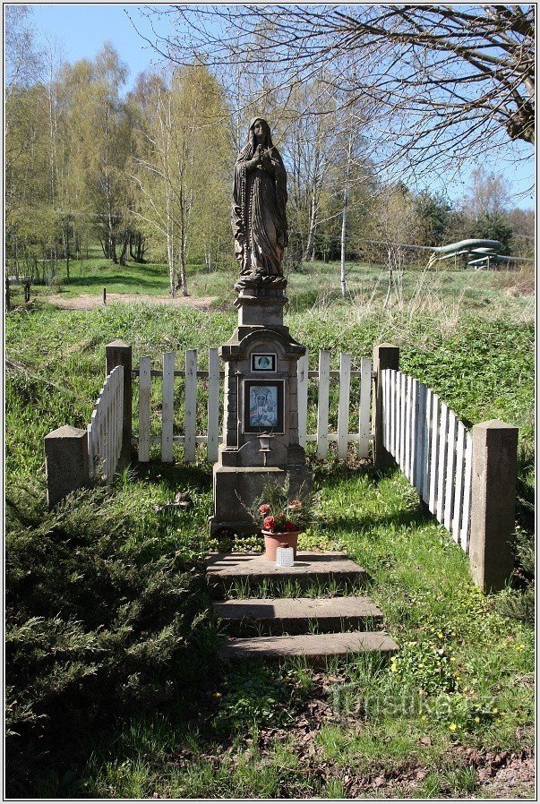 Lhota nära Trutnov, staty av St. Jungfru Maria