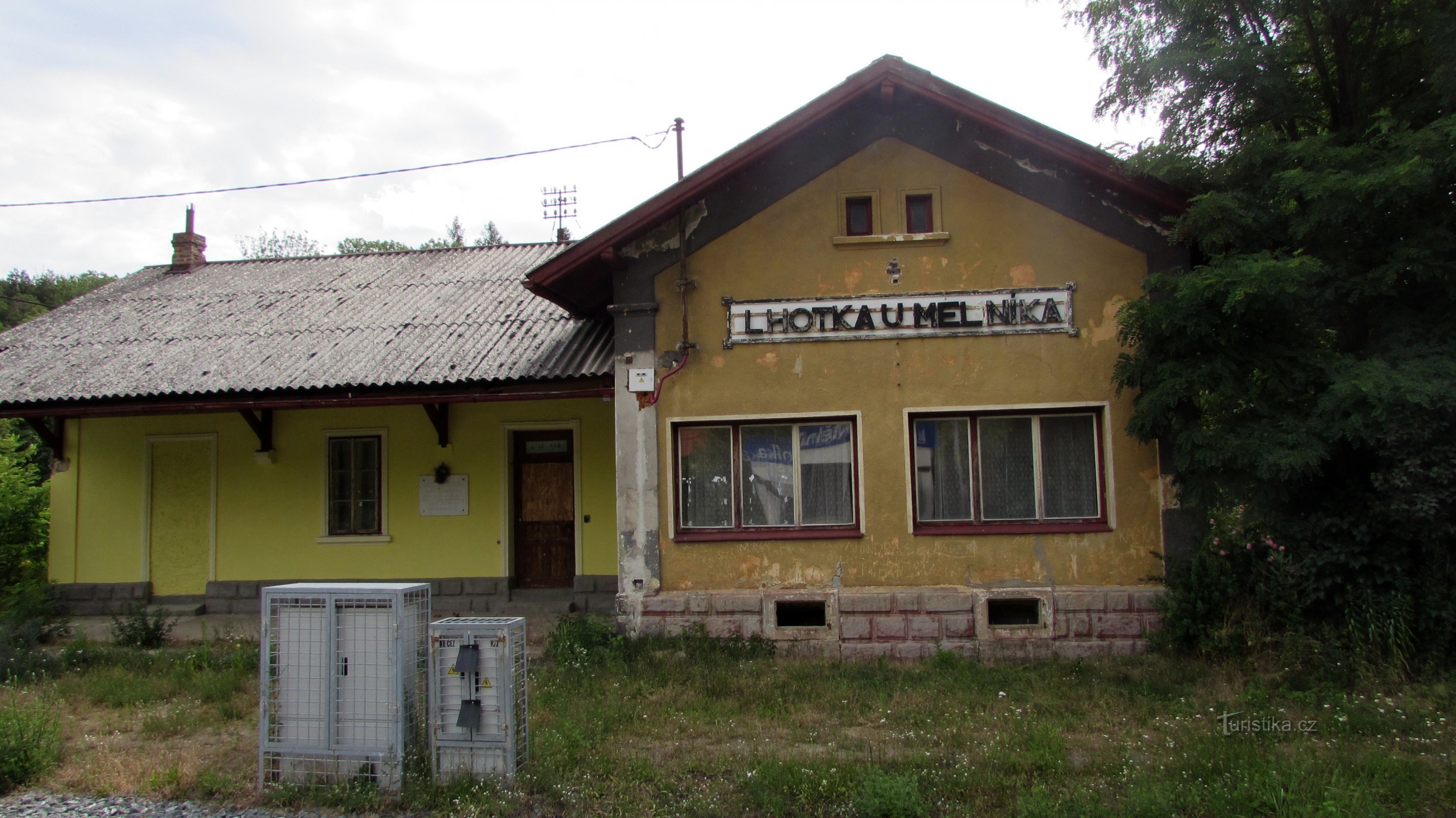 Lhotka u Mělník stop - banegård