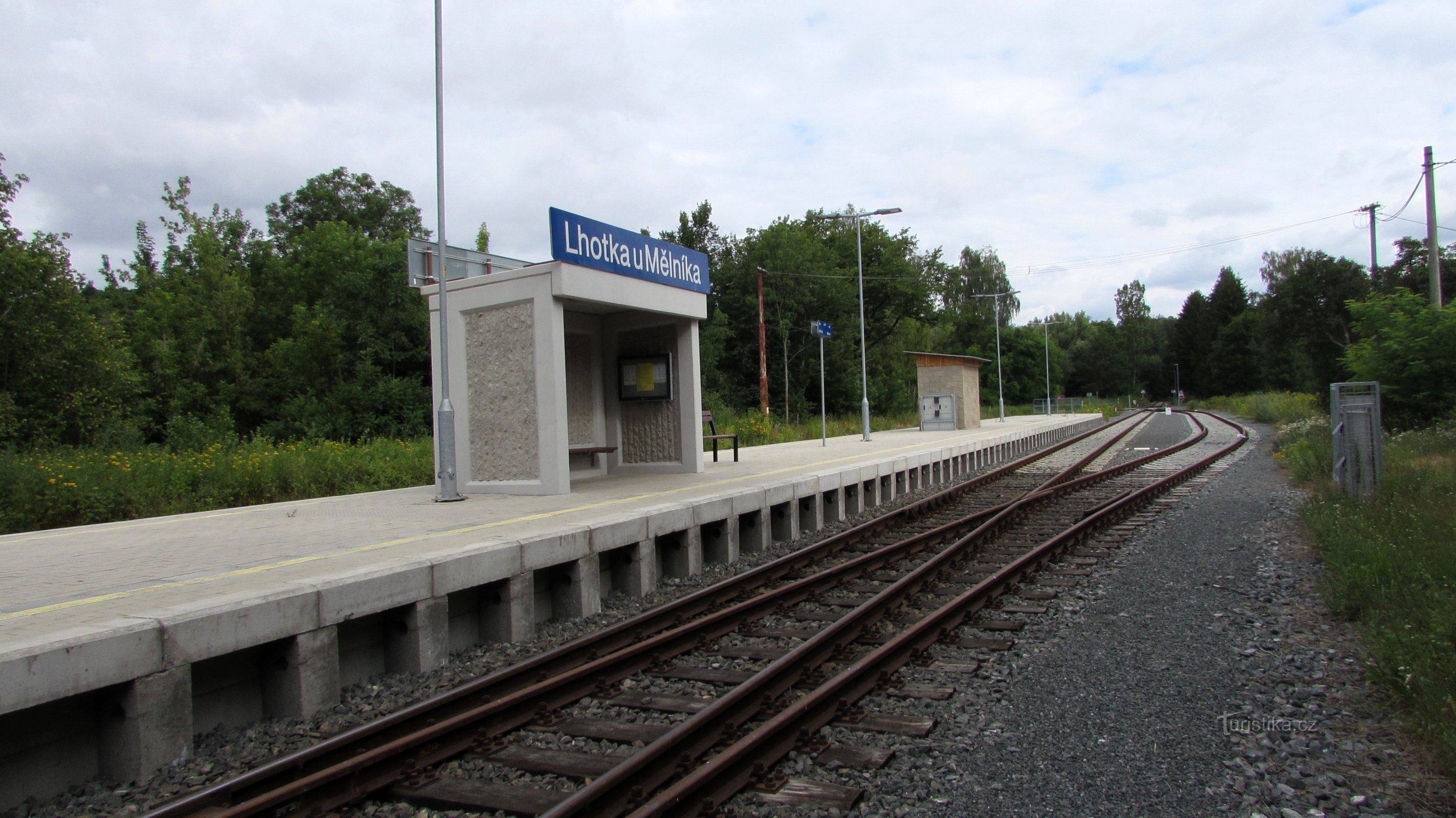Hållplats Lhotka u Mělník - järnvägsstation