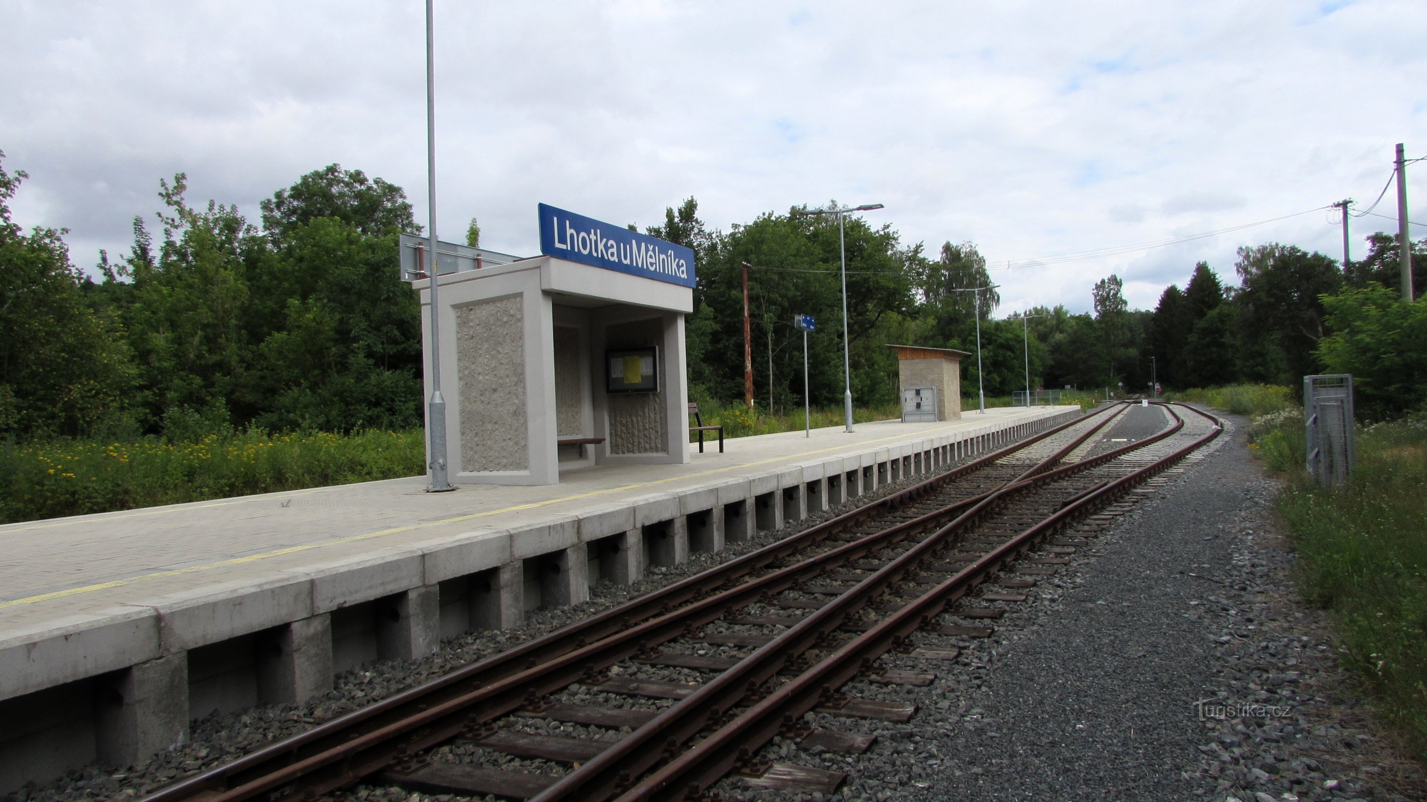 Lhotka u Mělník 駅 - 鉄道駅