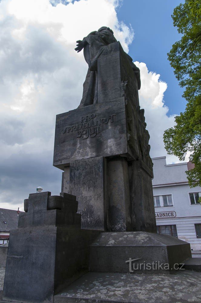 Libán - monument over Jan Hus