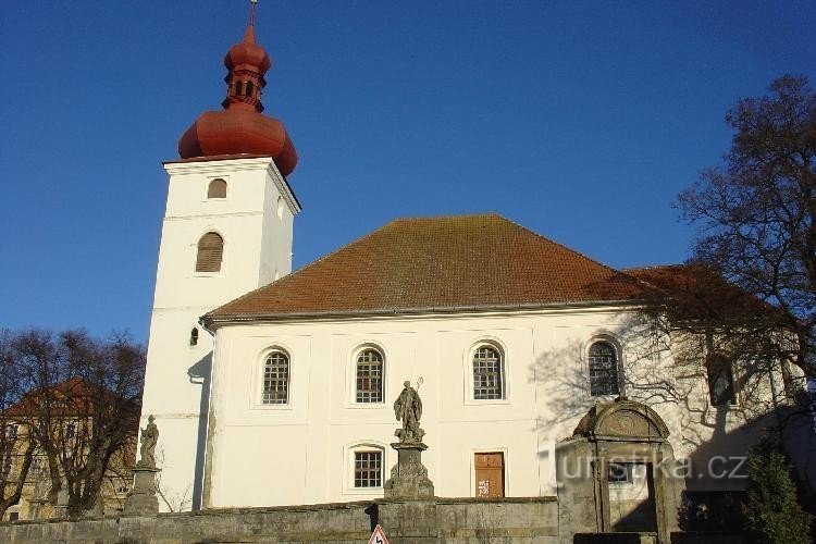 Liběšice: Iglesia de la Asunción de la Virgen María desde 1352