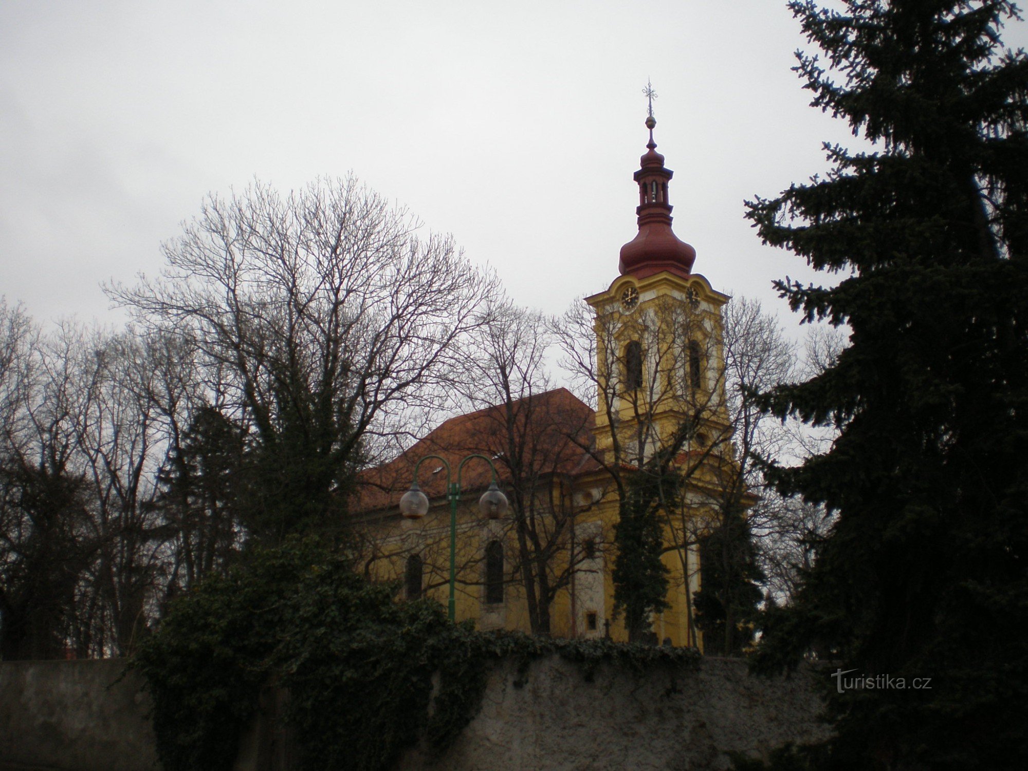 Líbeznice - kościół św. Jaskółka oknówka