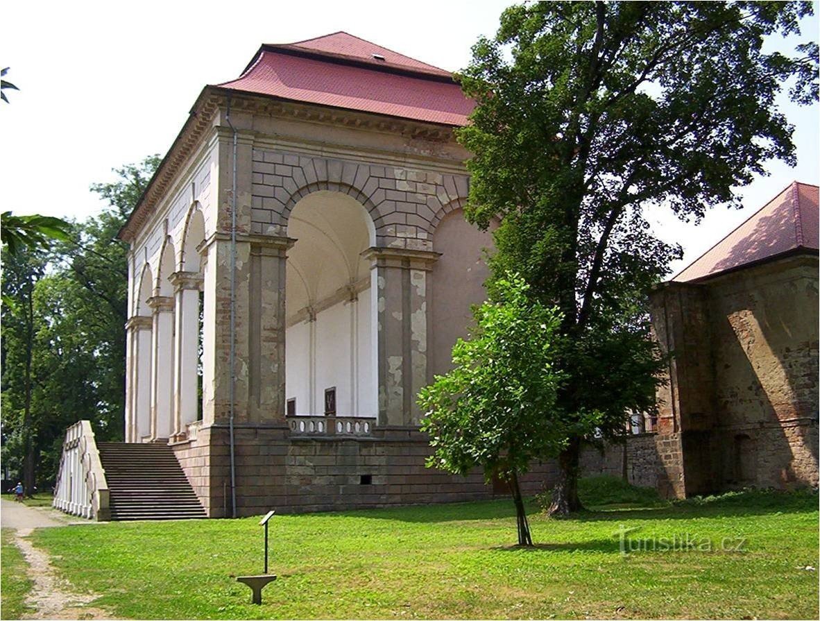 Libosad-letni grad s severa-Foto: Ulrych Mir.