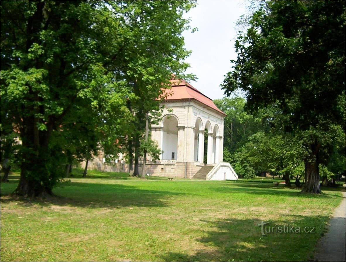 Libosad - Sommerhaus mit Park von Süden - Foto: Ulrych Mir.