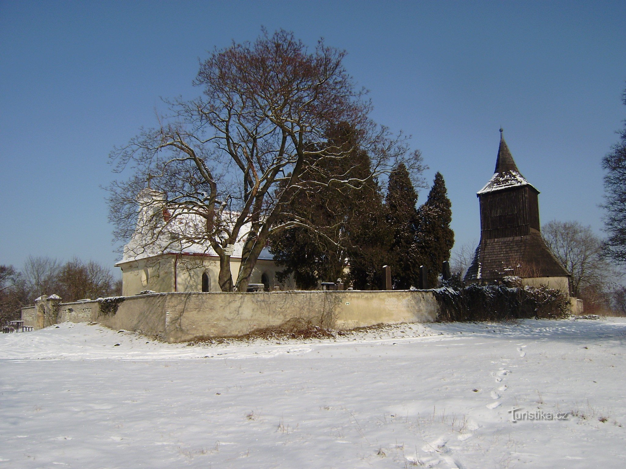 Libušín - grodzisko z kościołem św. George i dzwonnica