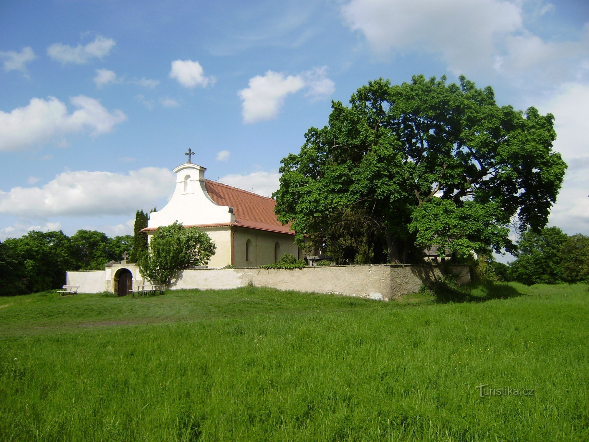 Libušín - biserica Sf. George pe deal