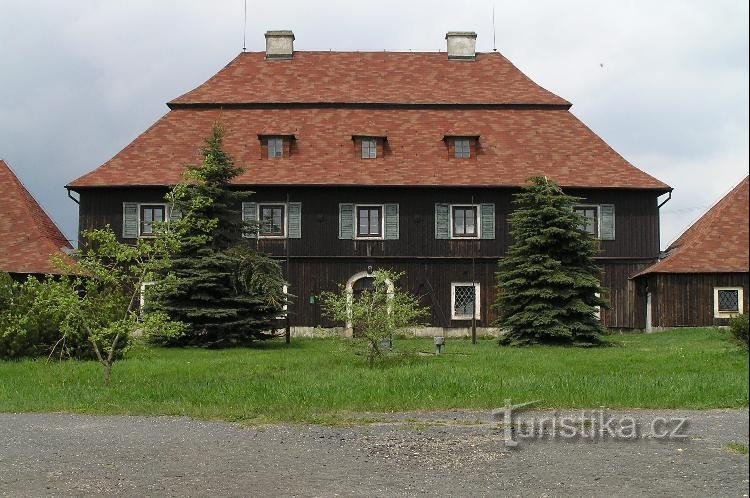 Lichtenwald: prostřední budova