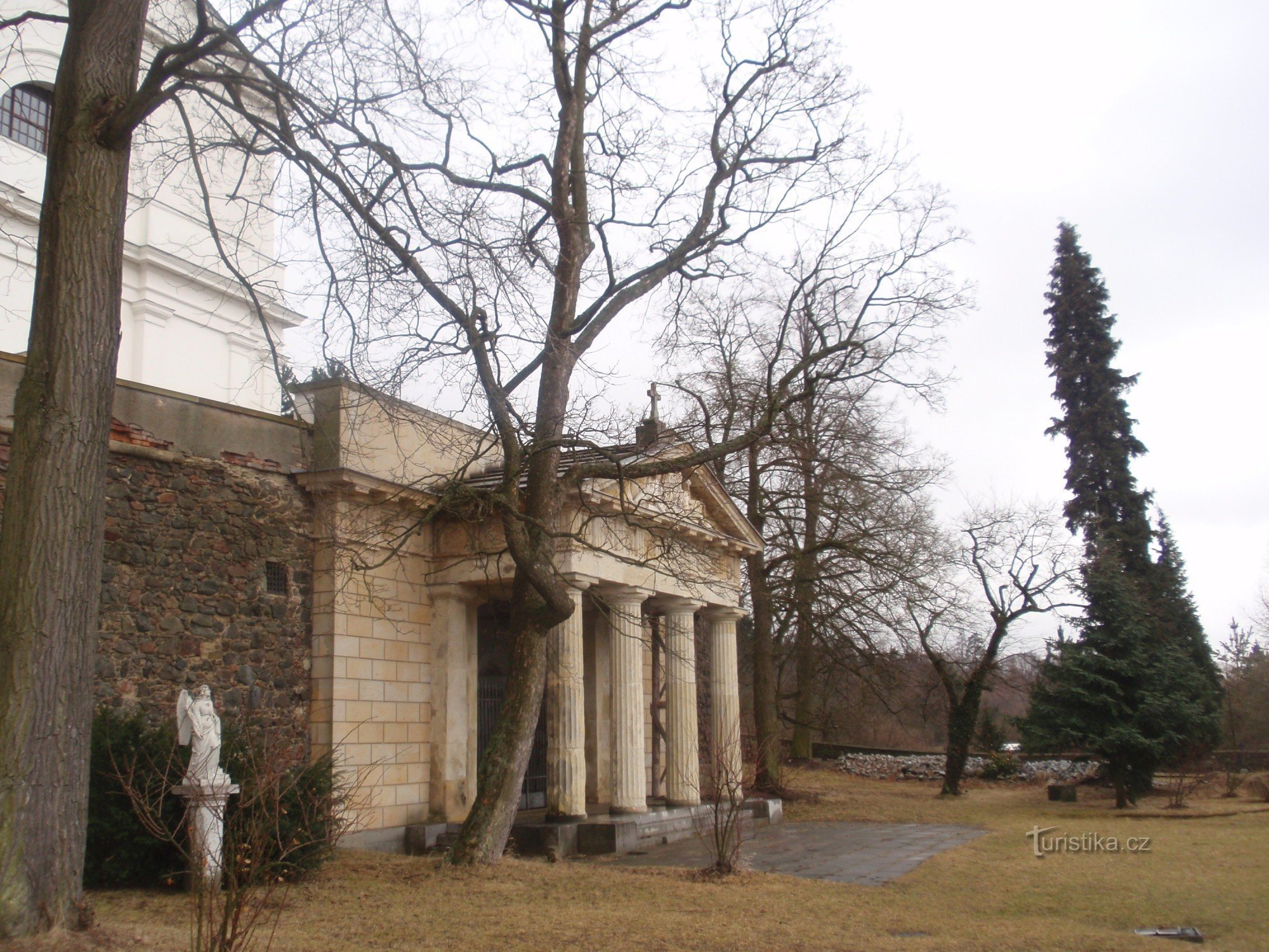 ブルノ近郊のブラノフにあるリヒテンシュタインの墓