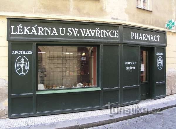 Liliová - Farmacia U svatého Vavřince en la esquina de Anenská