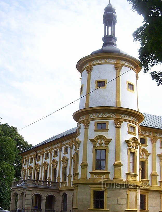 Linhartovy-kasteel-toren detail-Foto: Ulrych Mir.