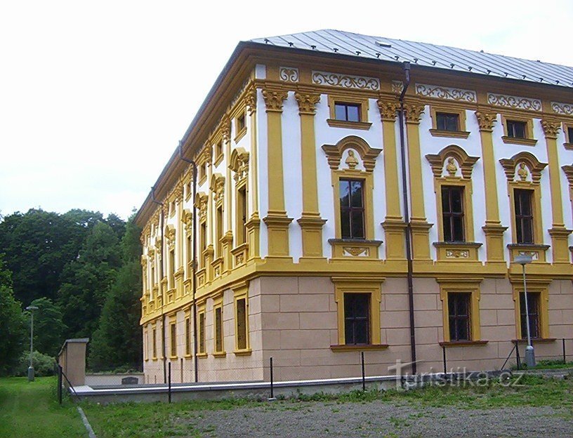 Linhartovy-Schloss-Südfassade-Foto: Ulrych Mir.