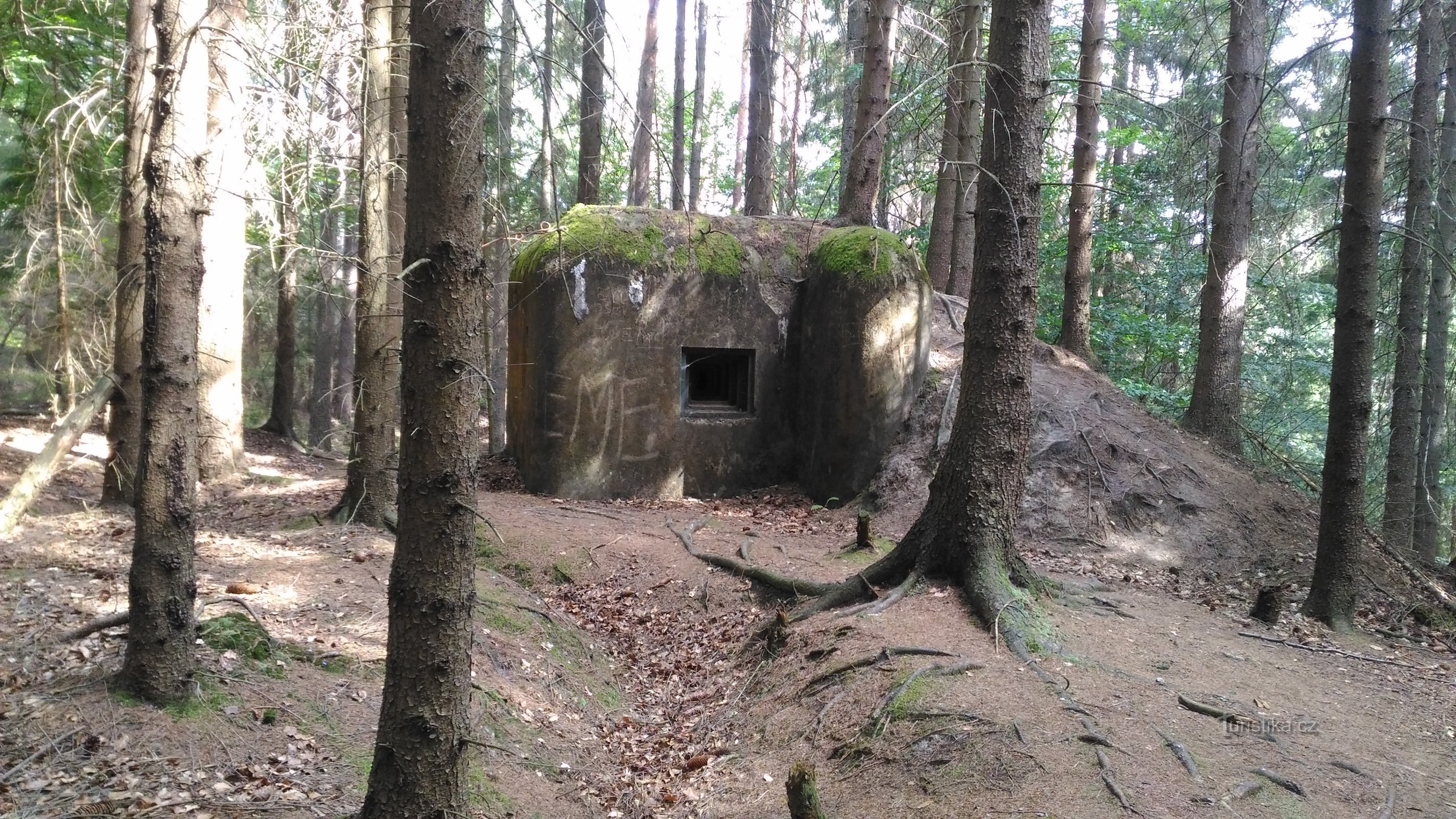 Línea de fortificaciones cerca de Srbská Kamenice.