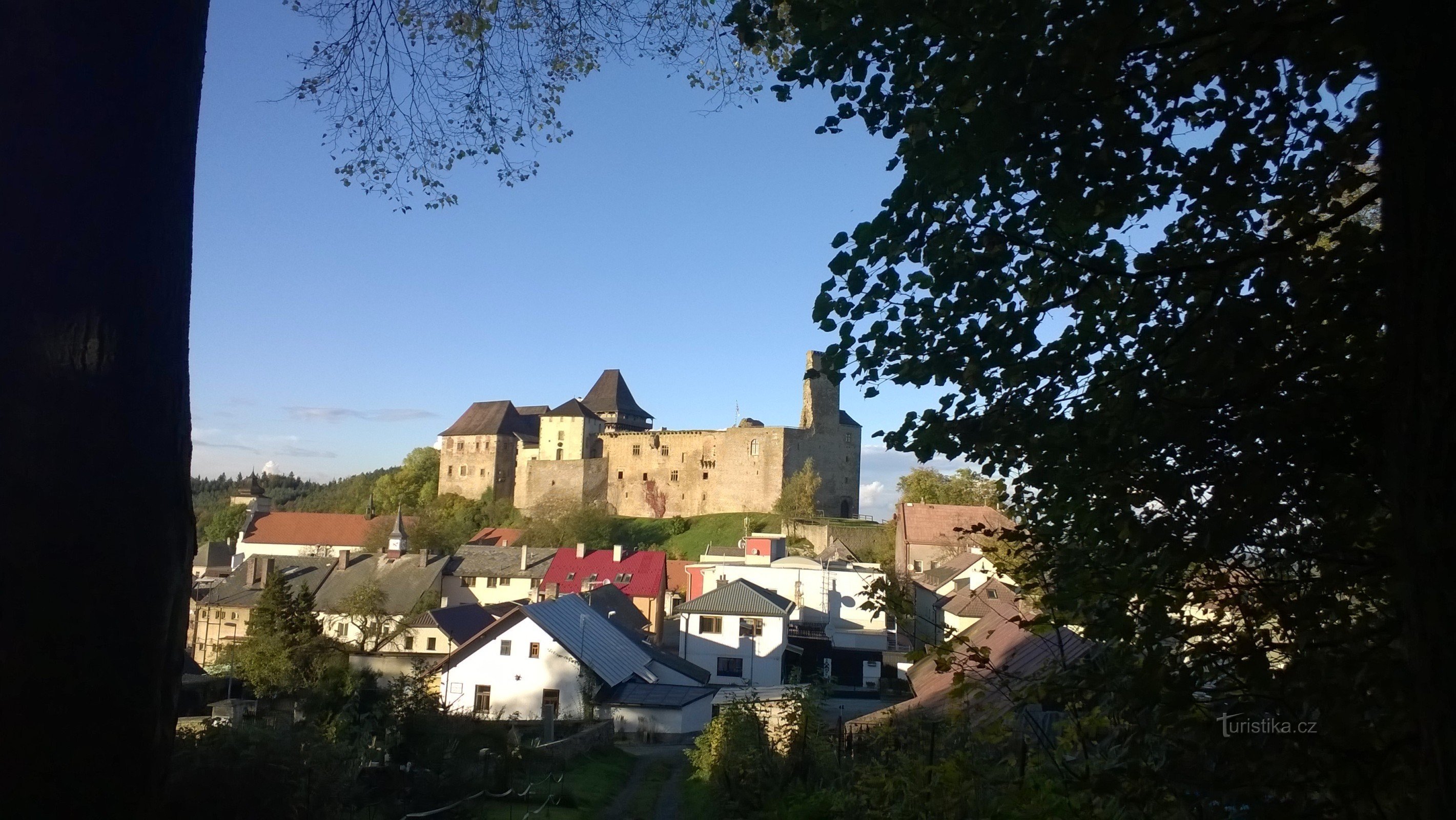 Lipnický hrad od Bílé věže.