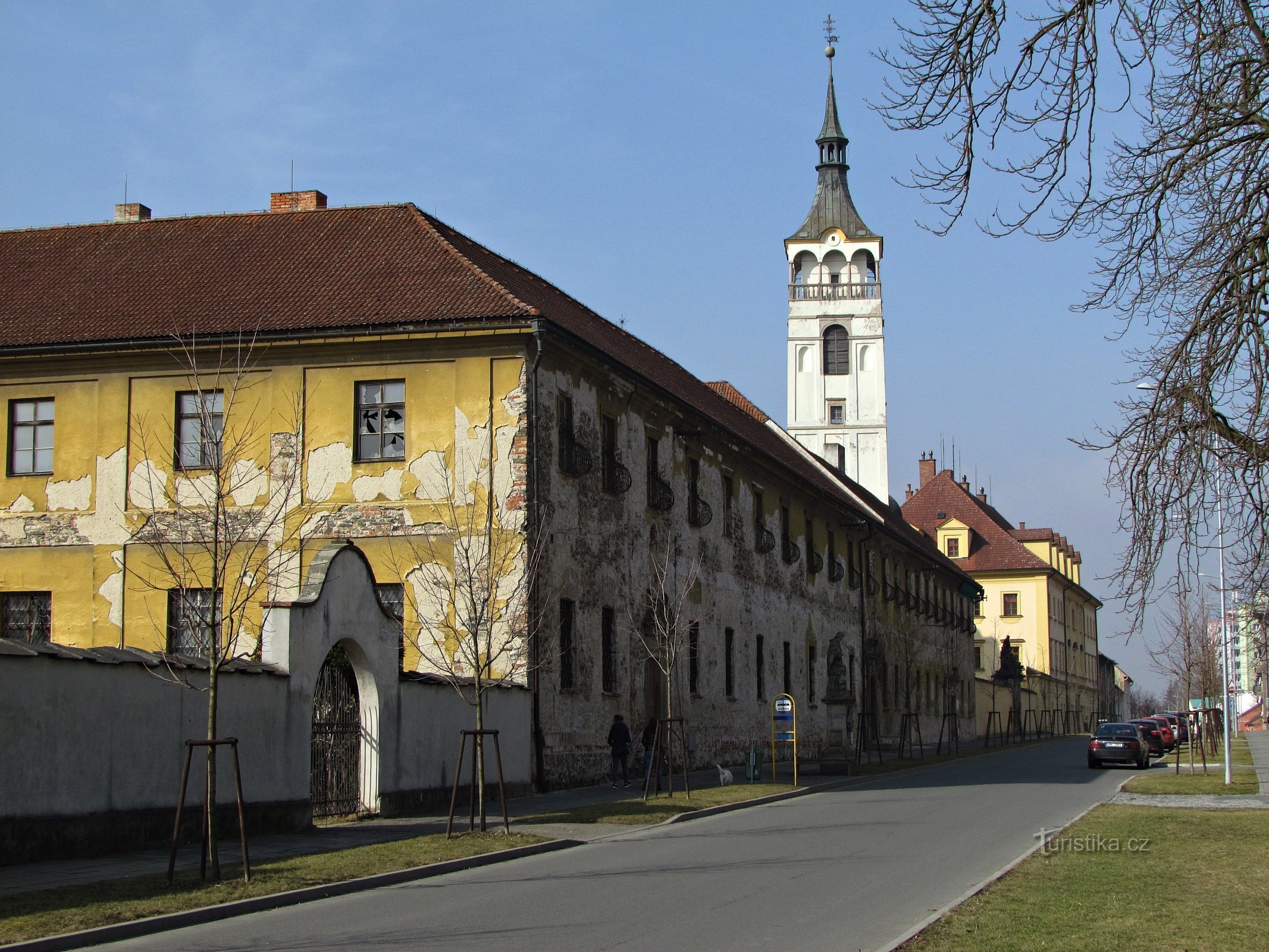 Lipník nad Bečvou - kostel sv.Františka Serafinského a bývalá piaristická kolej