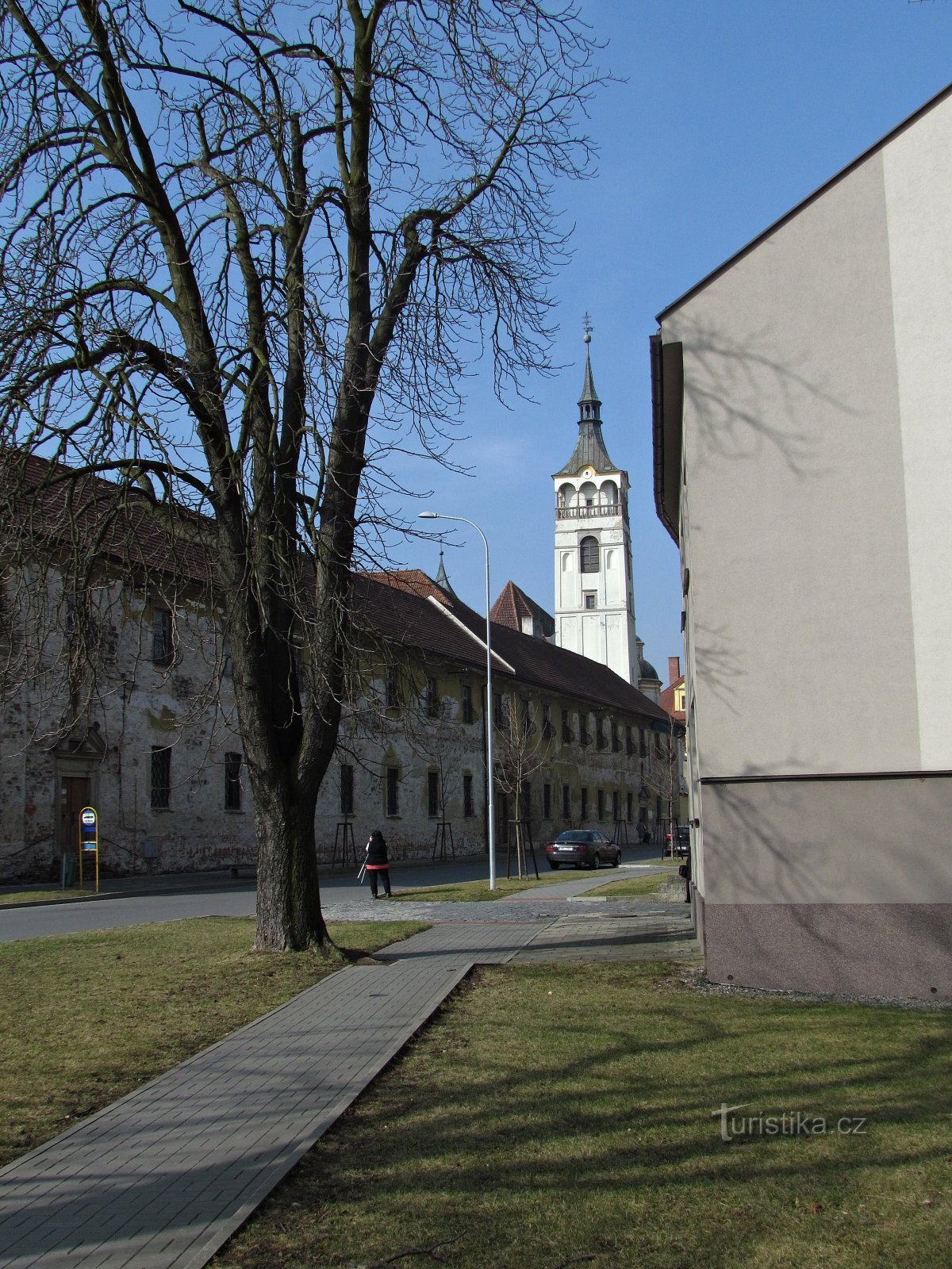 Lipník nad Bečvou - a igreja de São Francisco Serafinský e o antigo colégio Piarista