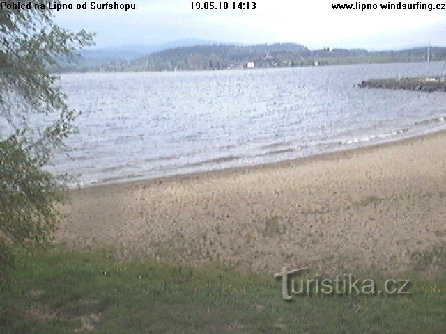 Lipno - Jestřábí (Foto verwendet von der Webcam des Betreibers http://www.lipno-windsurfing.cz/)