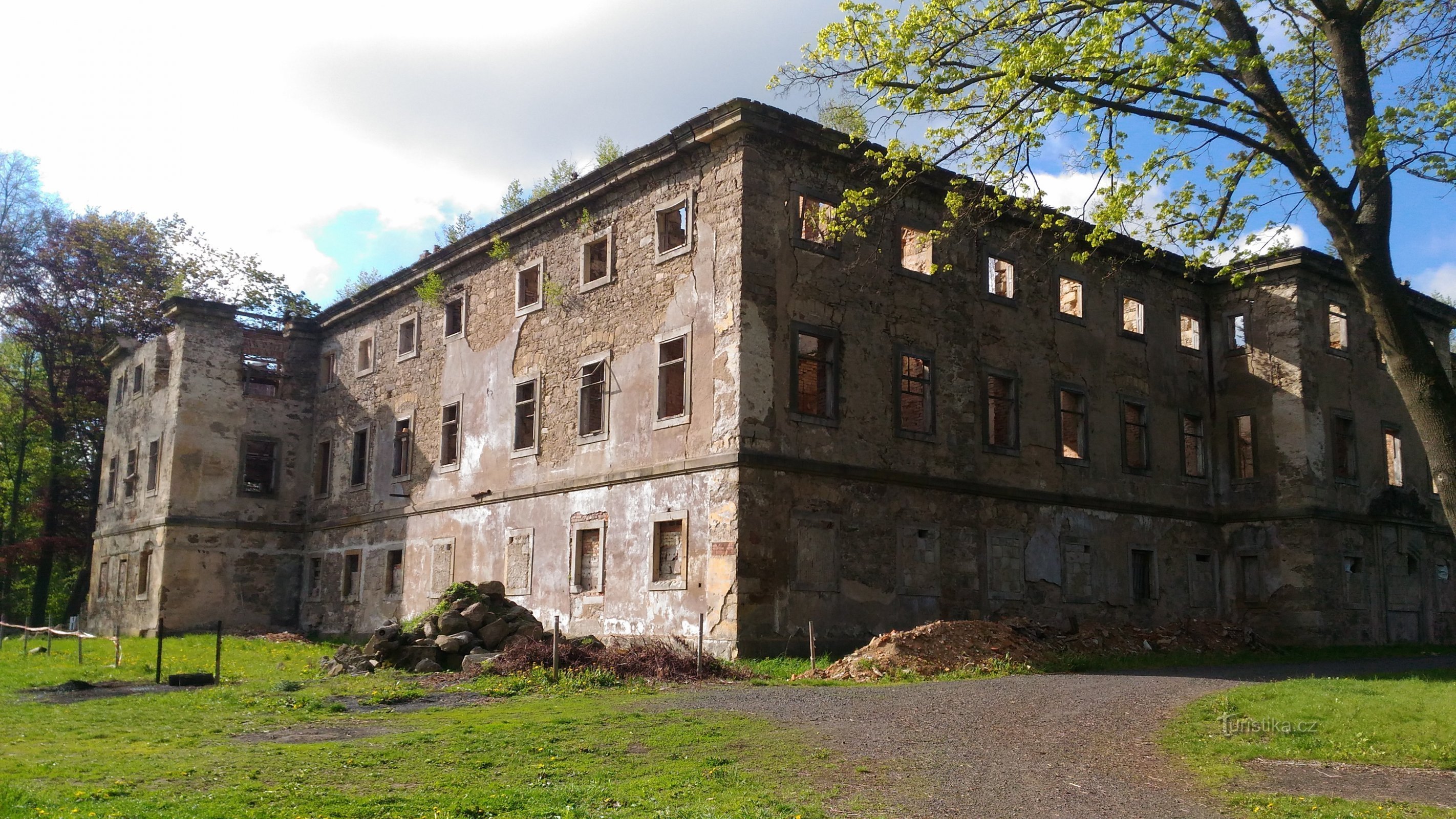 Lipová (Děčín district) - castle