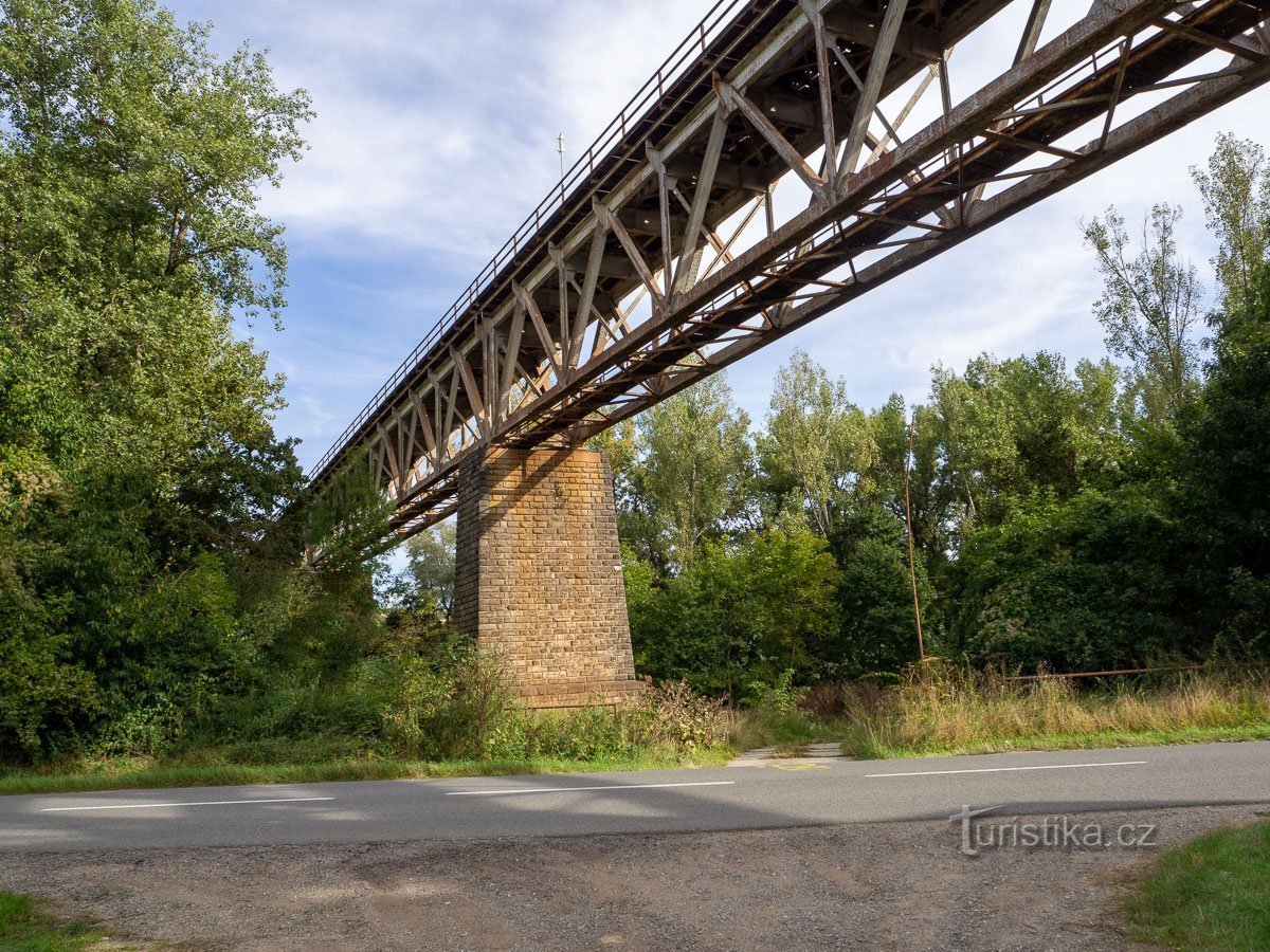 Viaducto de Lipovský cerca de Louka