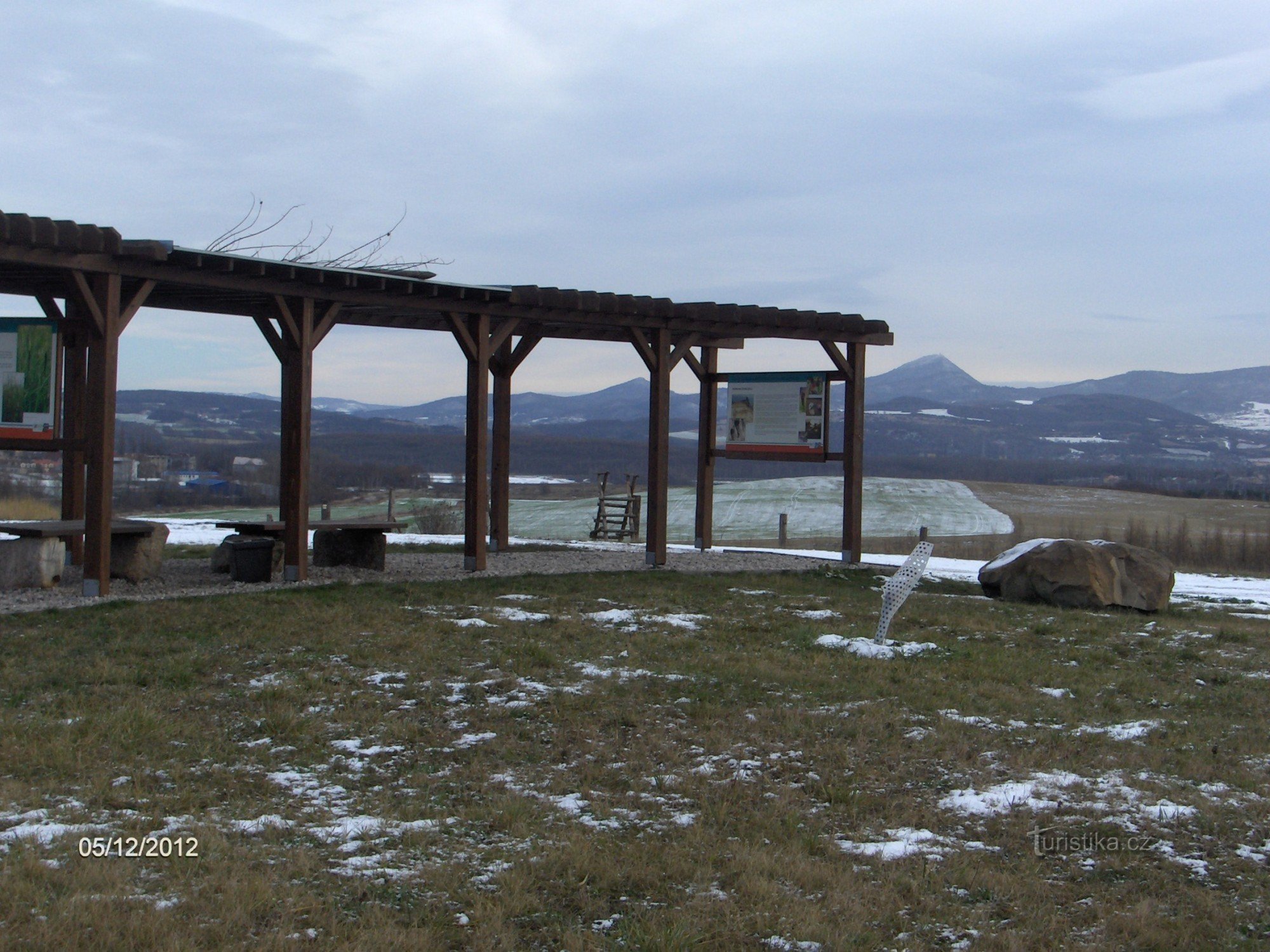 Liptischer Aussichtspunkt, im Hintergrund Milešovka