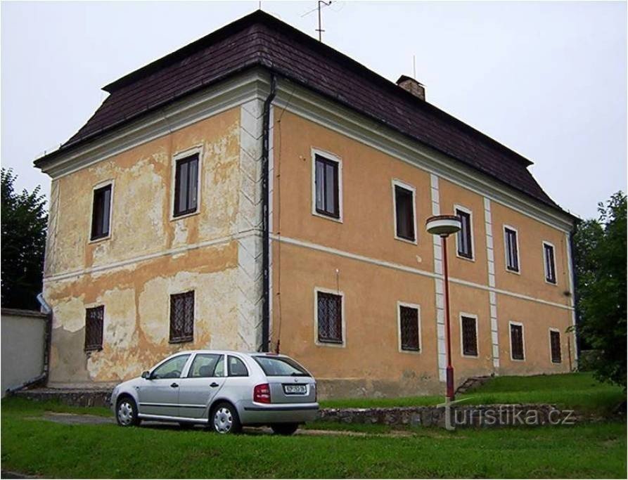 Líšenský Dvůr-hotel, fost conac-Foto: Ulrych Mir.