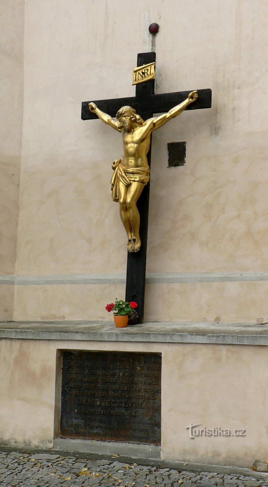una cruz de hierro fundido con una placa de hierro de Anna y Jan Hanik de 1848