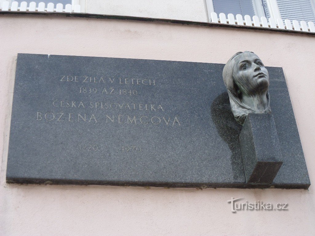 Litomyšl - busto de Božena Němcová