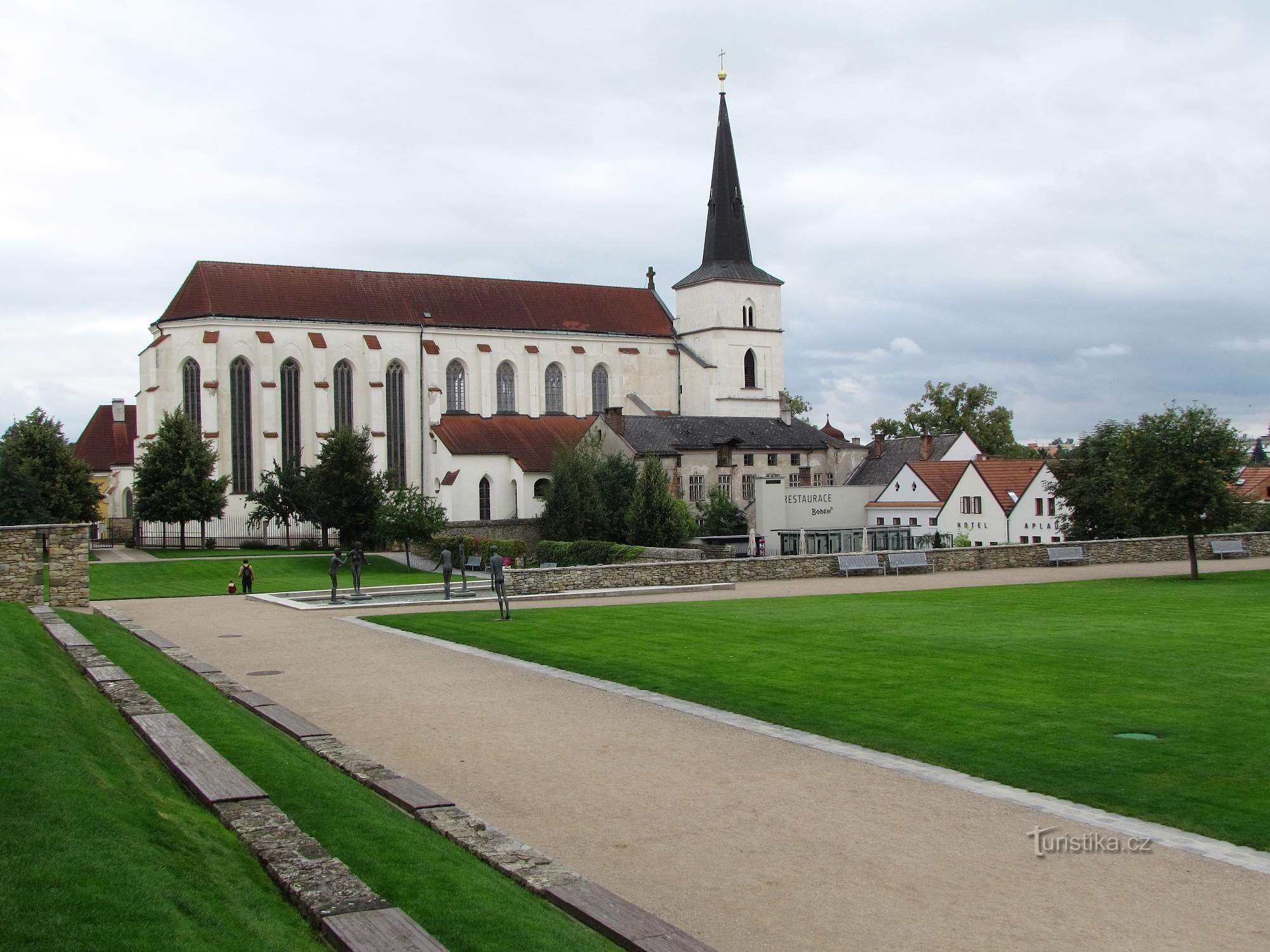 Litomyšl kyrka för upphöjelsen av det heliga korset