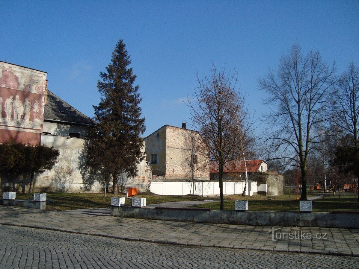 Litovel-Mauern in der Nähe des Míru-Parks-Foto: Ulrych Mir.