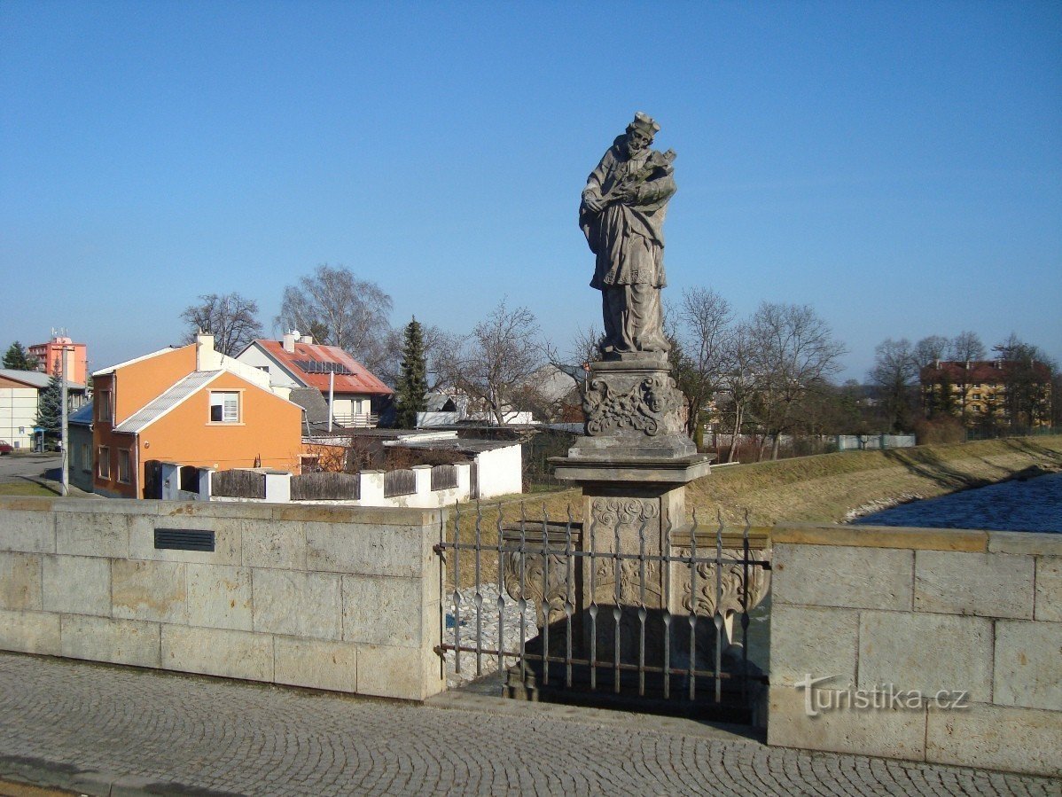 Litovel - estátua de São João de Nepomuk na ponte de São João - Foto: Ulrych Mir.