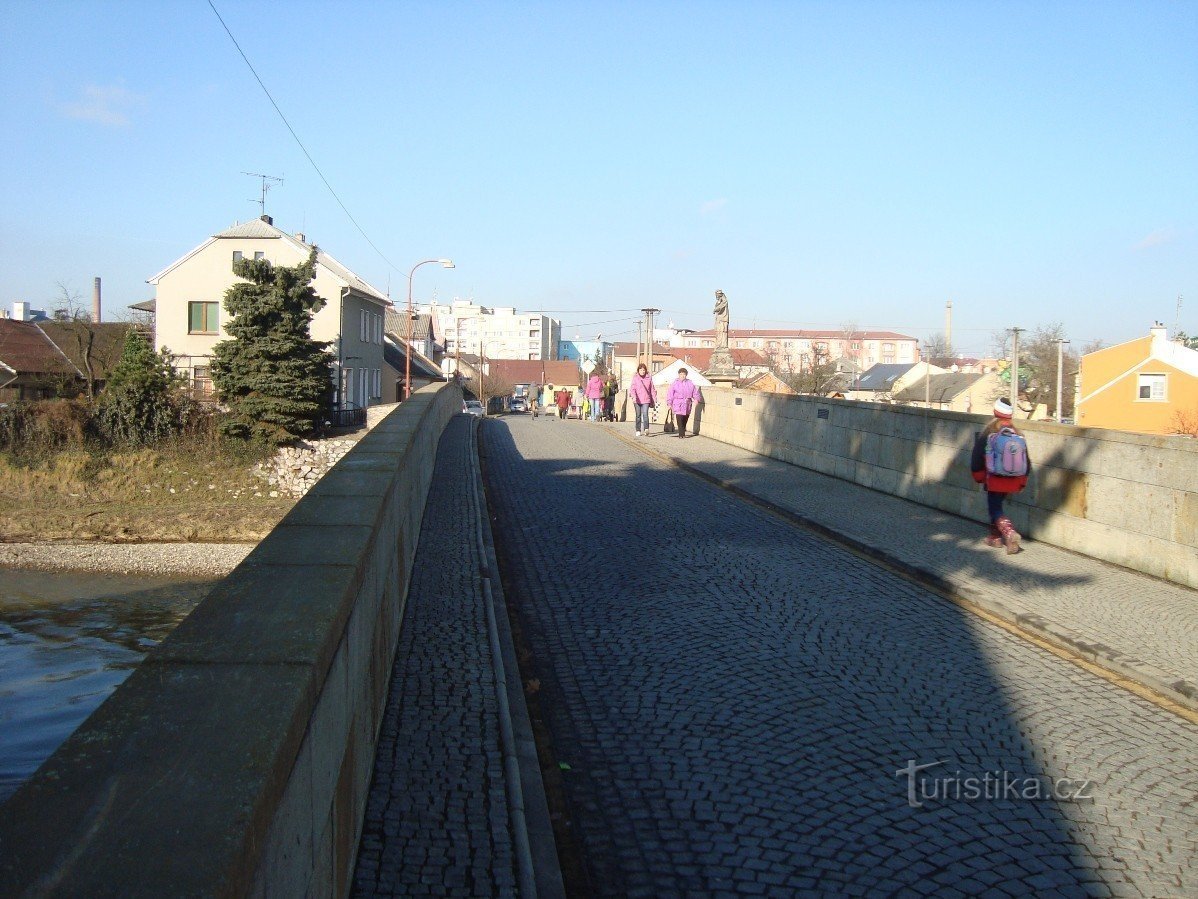 Litovel - statue of St. John of Nepomuk on St. John's Bridge - Photo: Ulrych Mir.